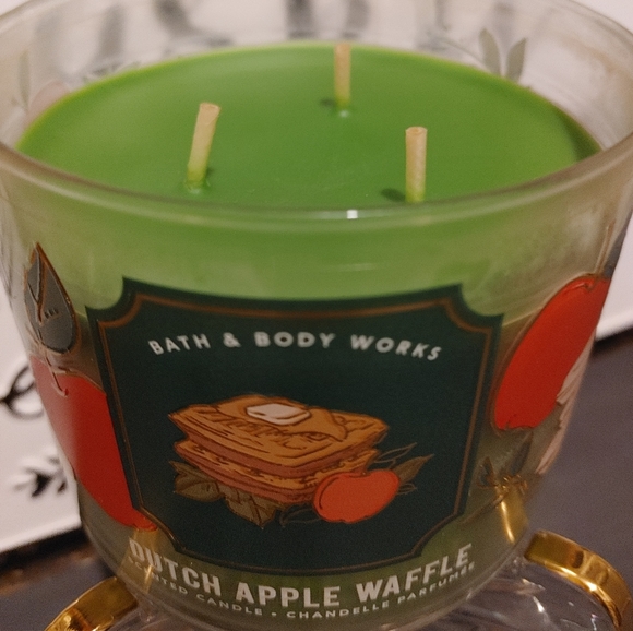 BATH & BODY WORKS DUTCH APPLE WAFFLE 3 WICK CANDLE - Picture 2 of 3